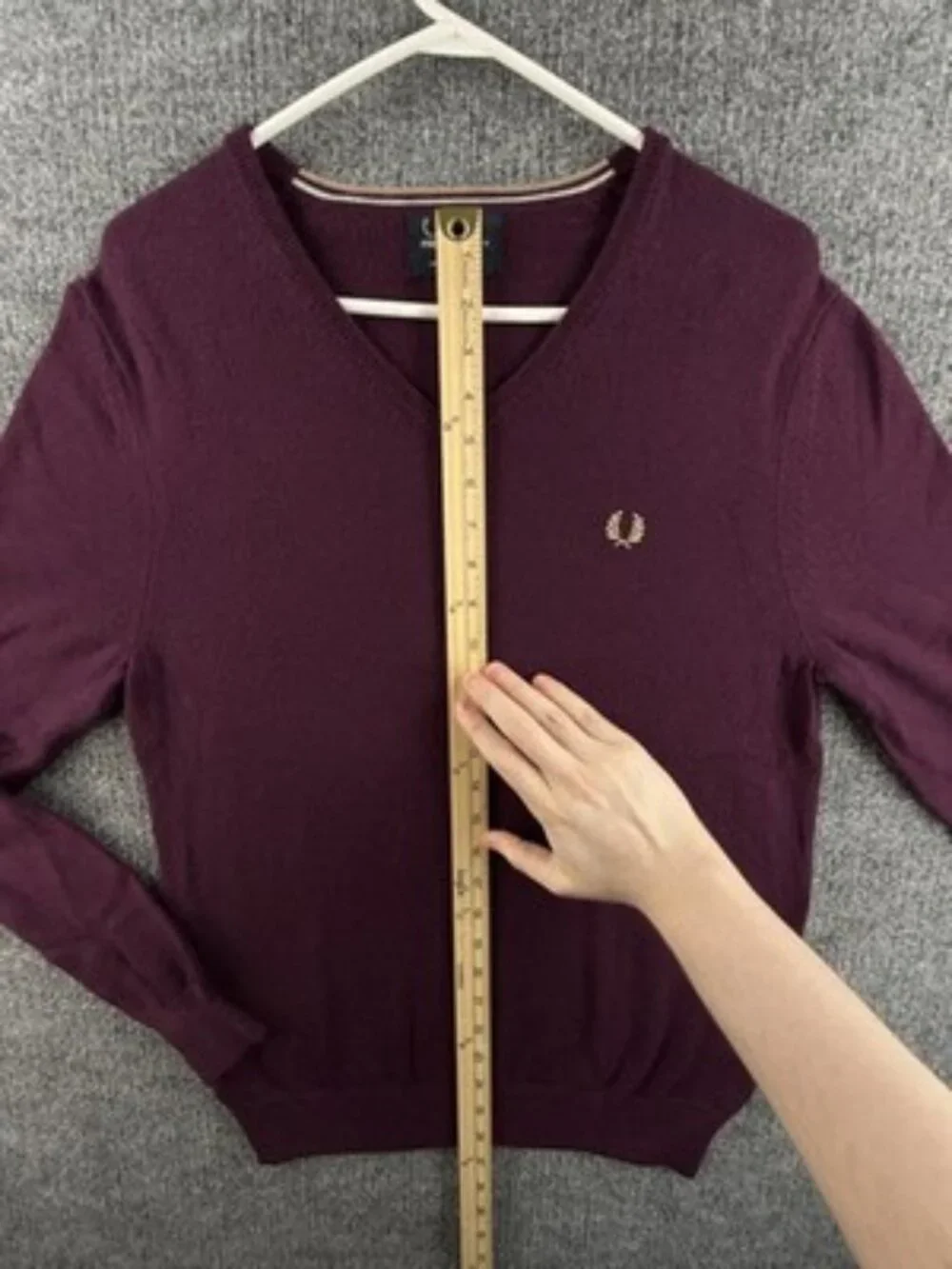 Fred Perry Wool Logo Medium Sweater Long Sleeve V-Neck Pullover Maroon Men Knit